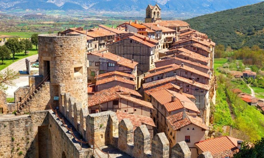 Panorámica del pueblo medieval de Frías desde el castillo.