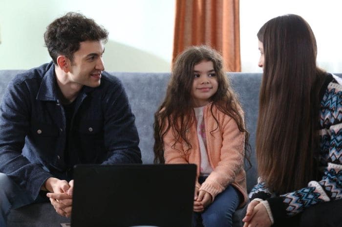 Tolga no llega a fin de mes y Zehra busca trabajo en 'Hermanos'