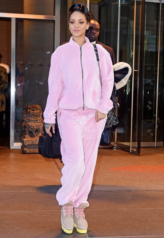 estilo_de_rihanna_dos_looks_rosa_10