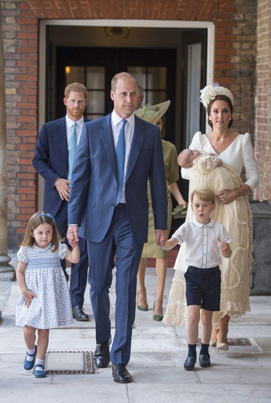 Los duques de Cambridge con sus hijos