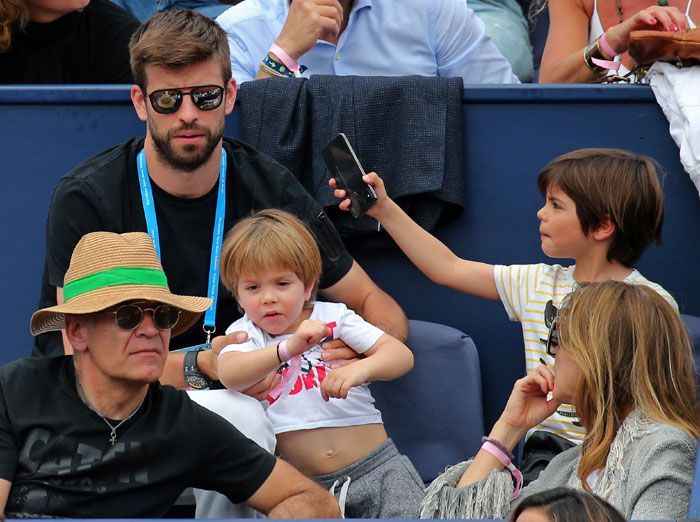 Gerard Piqué con sus hijos Milan y Sasha