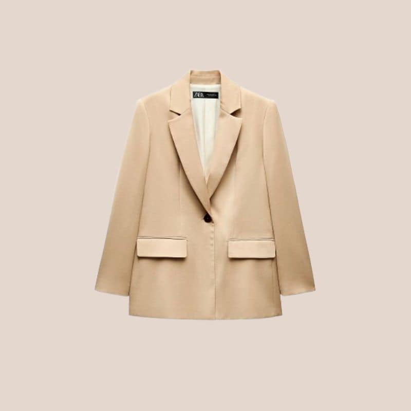 Blazer beige satinada de Zara