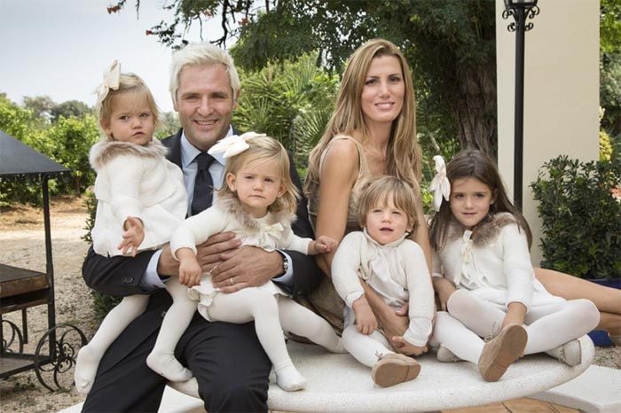 Santiago Cañizares y Mayte García con sus hijos