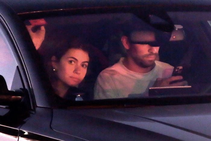 Gerard Piqué y Clara Chía en el coche