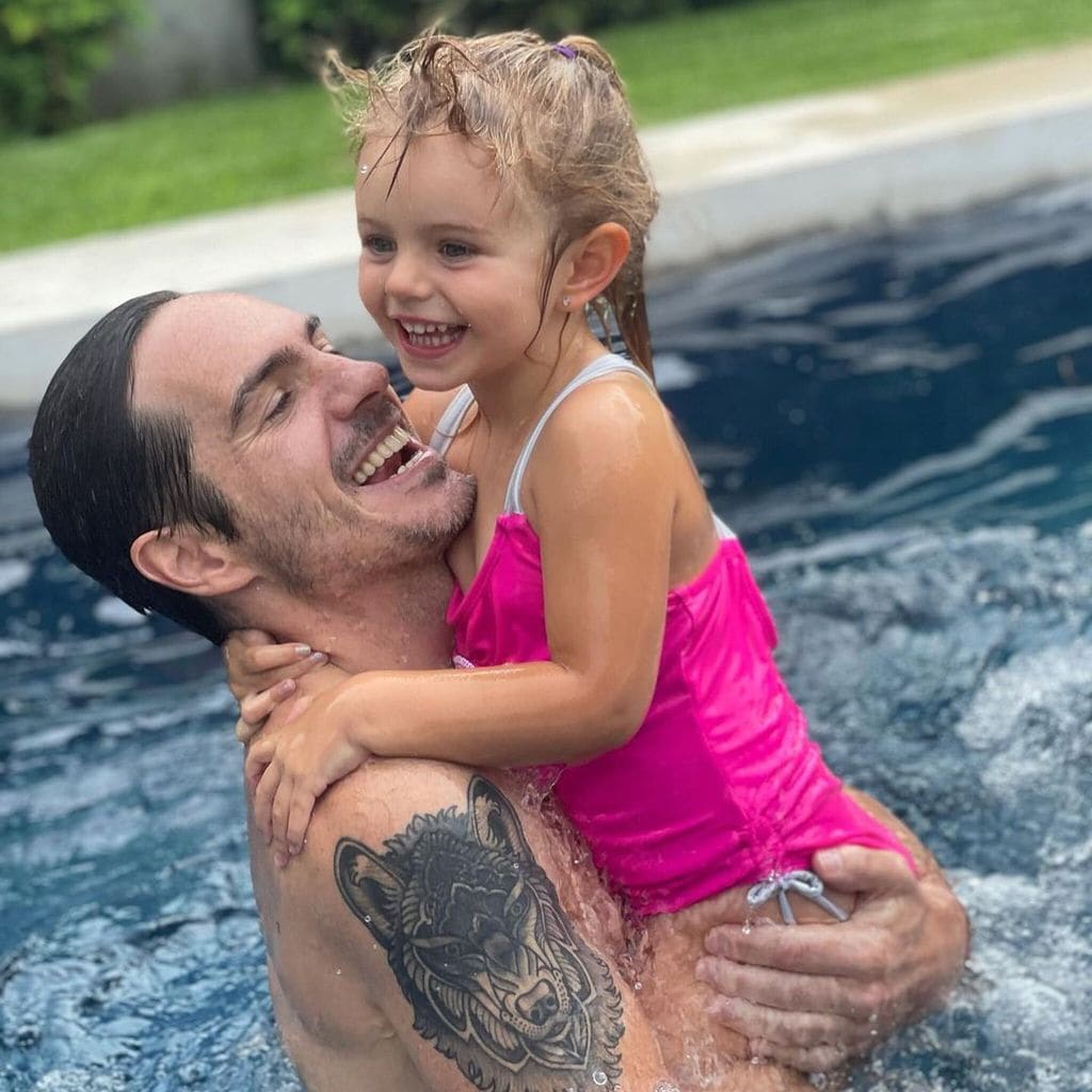 Mauricio Ochmann y su hija Kailani