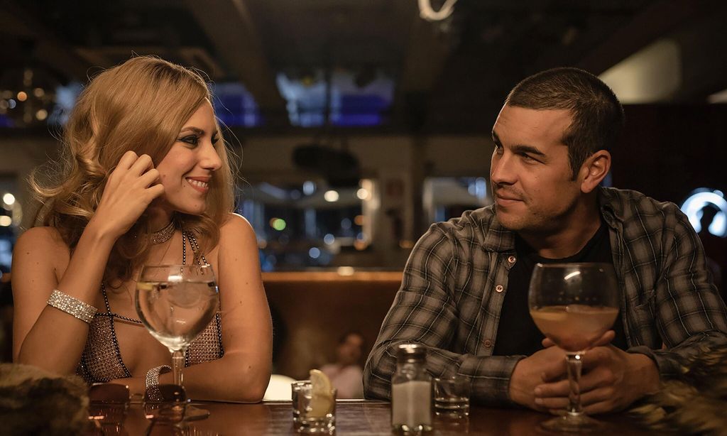 Mario Casas y Desiré Cordero HOLA 4069