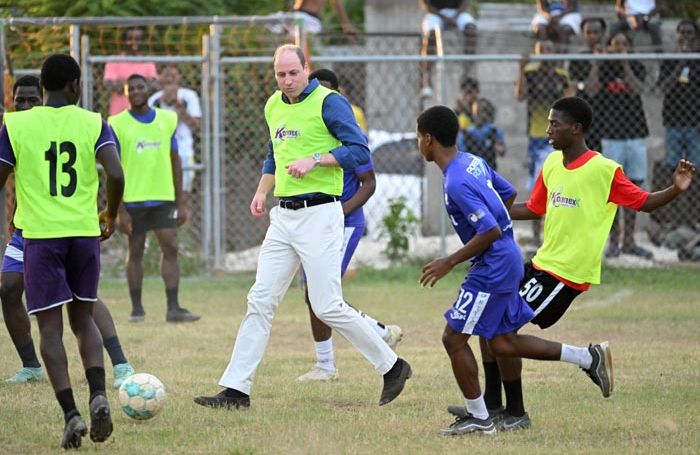 Guillermo de Inglaterra jugó un partido de fútbol en Jamaica