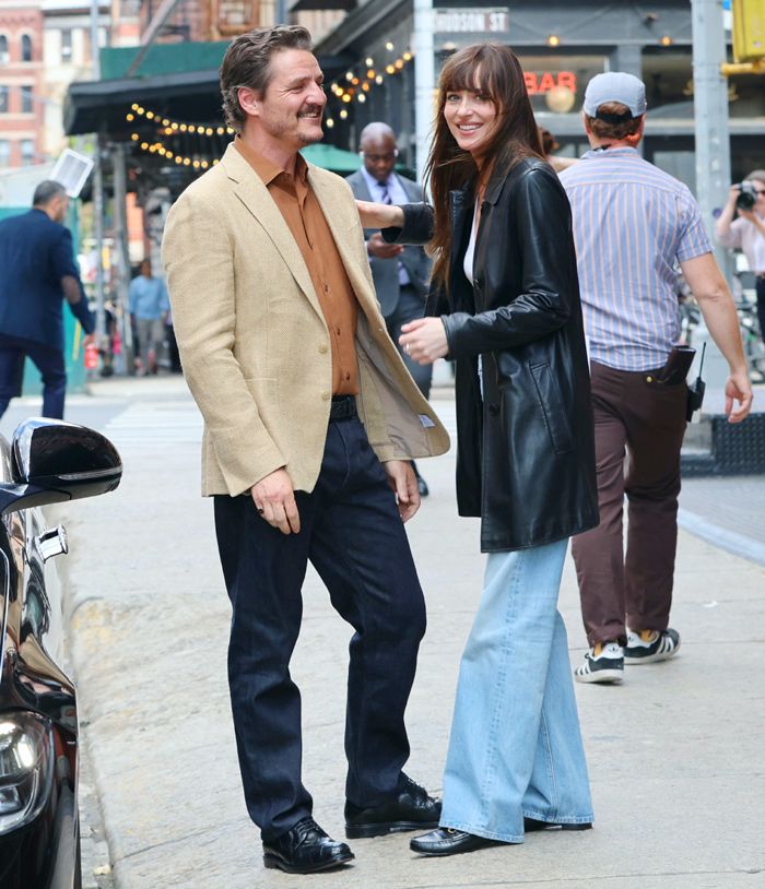 Dakota Johnson y Pedro Pascal en el rodaje de su nueva película, Materialists