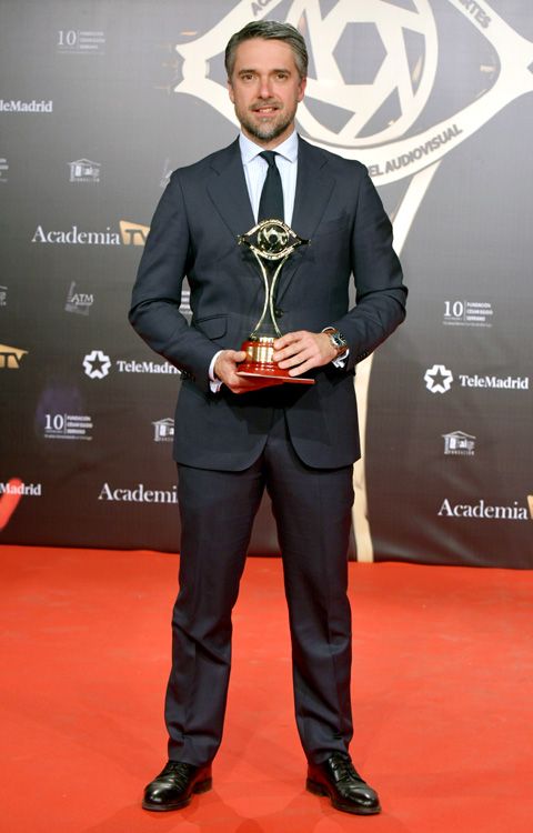 Carlos Franganillo con su Premio Iris