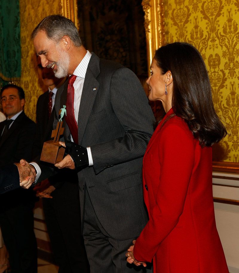 Reina Letizia traje rojo