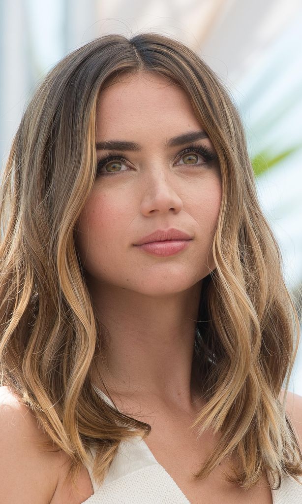 ana de armas y sus looks m s camale nicos