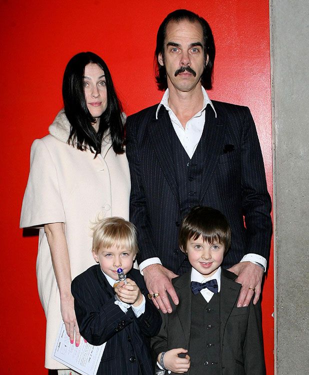 Nick Cave junto a sus hijos Arthur y Earls