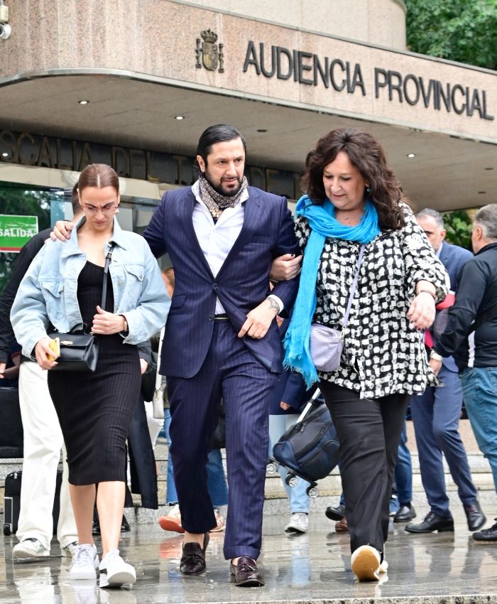 Rafael Amargo saliendo de la Audiencia Provincial