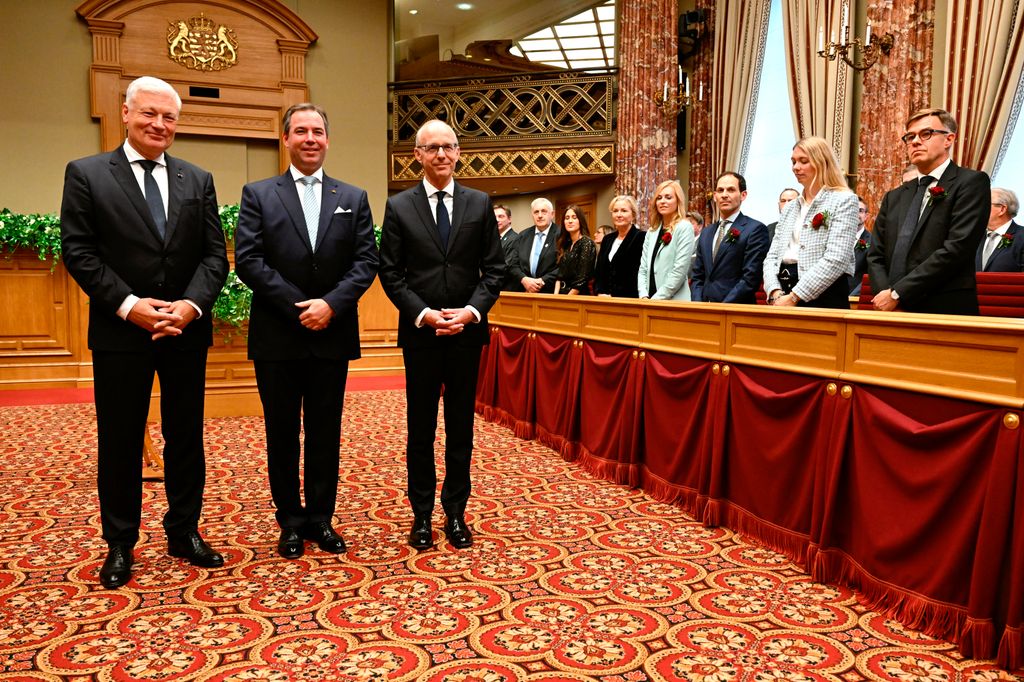 Ceremonia de traspaso de poderes entre el Gran Duque de Luxemburgo y su hijo Guillermo