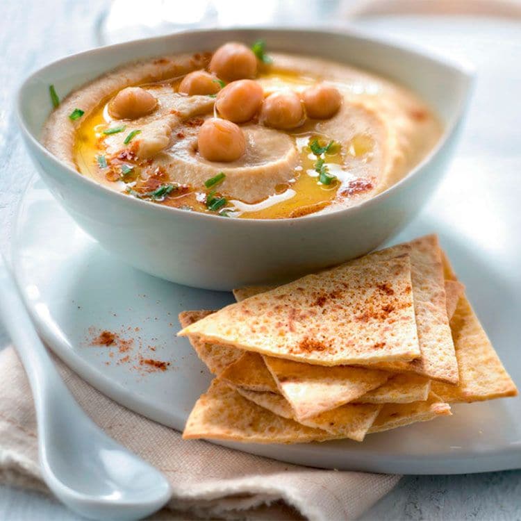 Hummus casero con pan de pita