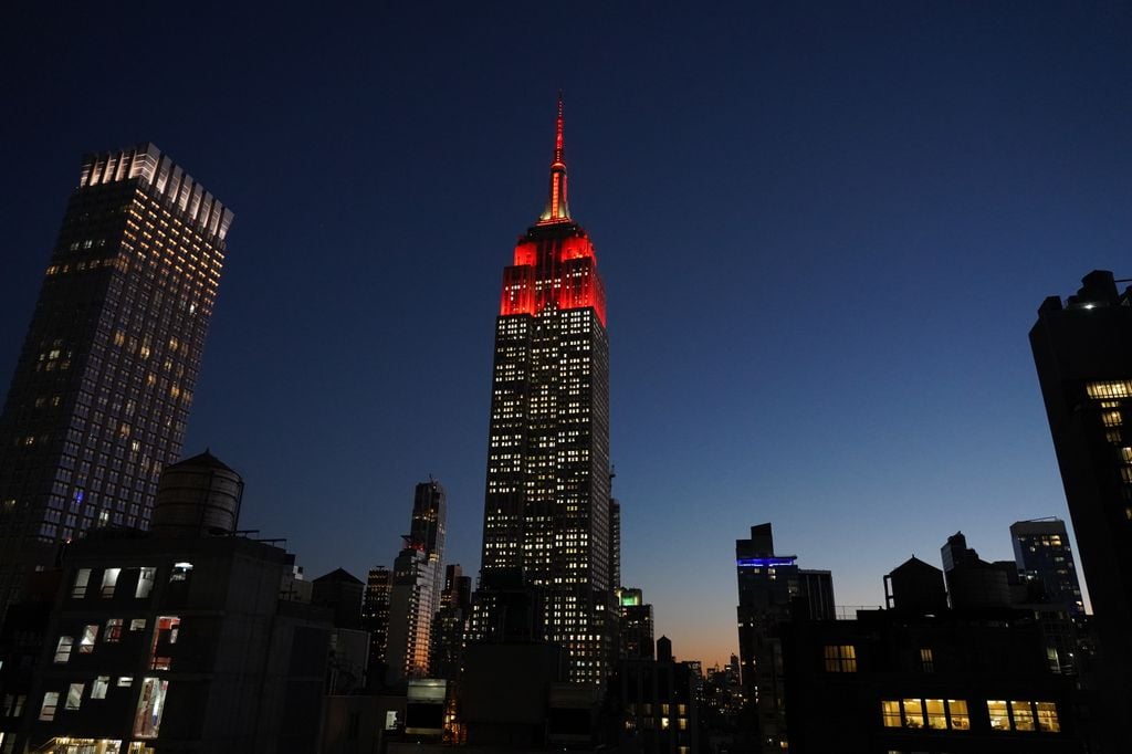 El Empire State iluminado con los colores de ¡HOLA!