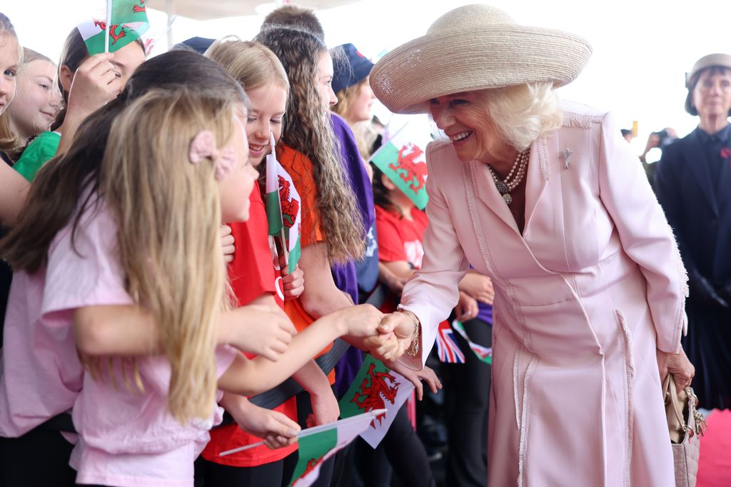 La reina Camilla a su llegada a Gales