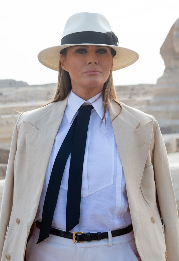 melania trump edad traje egipto