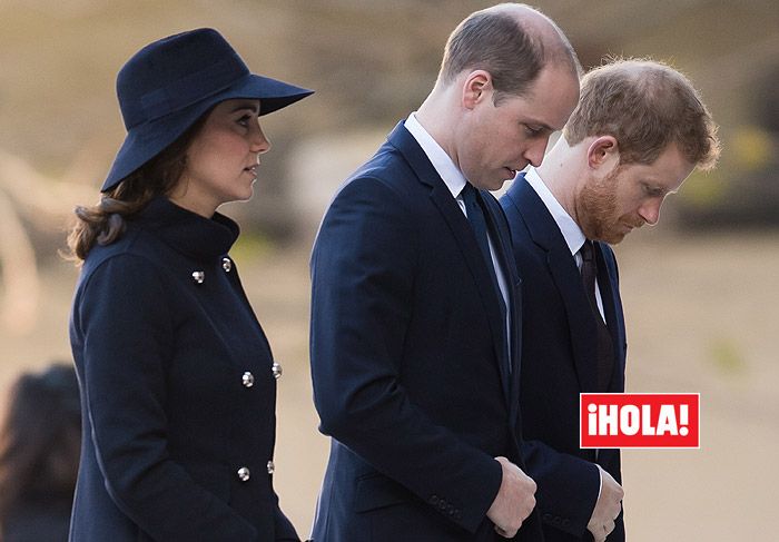 Los príncipes Guillermo y Harry con Kate Middleton