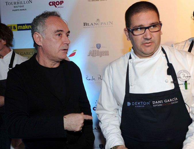 Ferran Adrià y Dani García, momentos antes de que diera comienzo ‘El revivir de elBulli’. Un evento que será recordado siempre por reunir a algunos de los mejores chefs de la gastronomía patria para rendir homenaje al mítico restaurante catalán.
