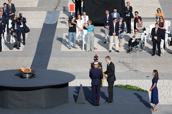 Los Reyes rinden homenaje a las víctimas de la pandemia