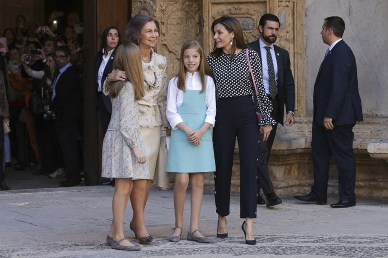 Los reyes Felipe y Letizia con la princesa Leonor y la infanta Sofía 