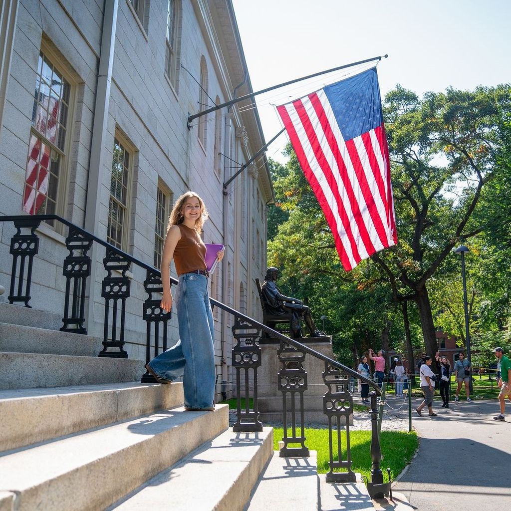 Elisabeth de Bélgica en la Universidad de Harvard el 18 de septiembre de 2024