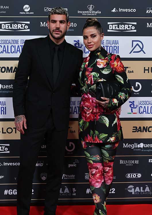 Theo Hernández y Zoe Cristofoli en la gala del Balón de Oro