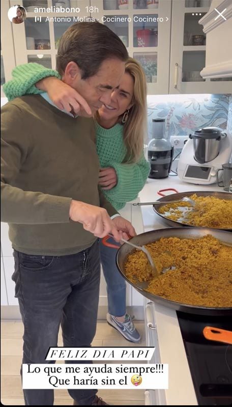 Amelia Bono cocinando con su padre, José Bono