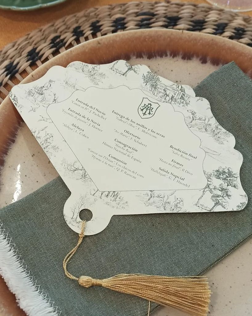 Papelería de bodas botánica con flores fantasía Invitarte Invitaciones