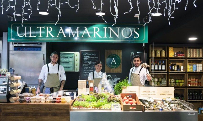 Uno de los puestos del mercado de San Martín donde tiendas delicatessen conviven con puestos tradicionales.