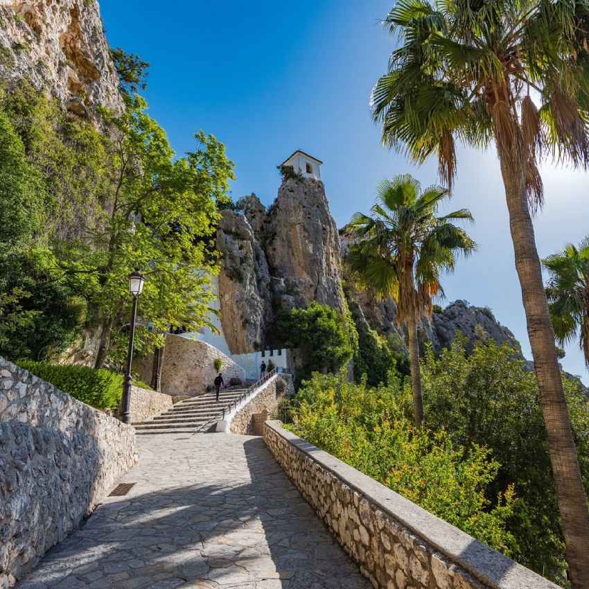 guadalest y la subida a su castillo alicante