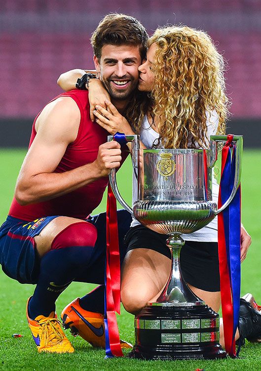 Imagen de Gerad Piqué y Shakira celebrando un triunfo deportivo