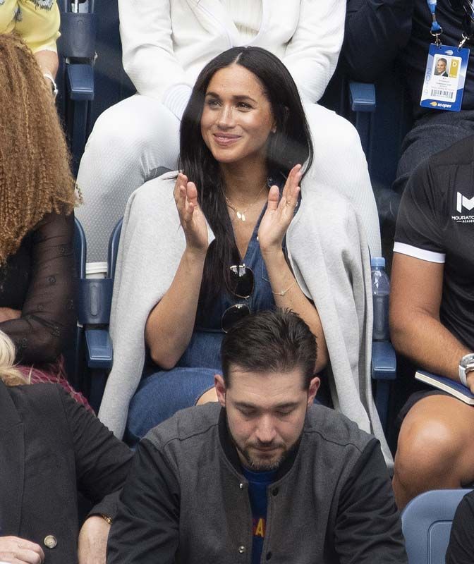 La duquesa de Sussex, pura energía en el US Open animando a su amiga Serena Williams