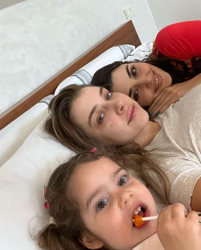 Hande y Gamze Erçel, más unidas que nunca en un momento delicado para la familia