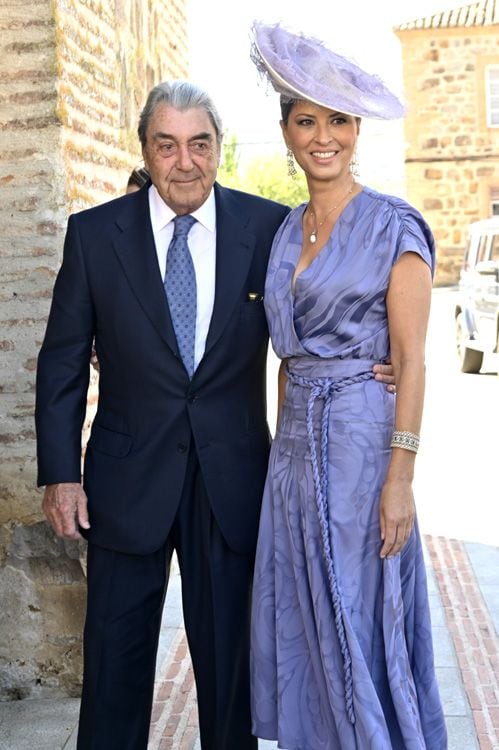 Alberto Cortina y Elena Cué a las puertas de la iglesia