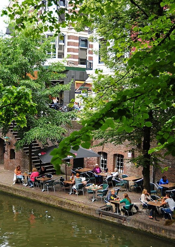 09-Terraza-en-el-canal-Oudegracht