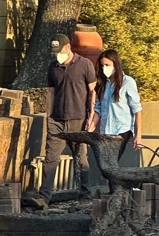 El príncipe Harry y Meghan Markle fueron captados recorriendo los daños causados por el incendio en Altadena, en Los Ángeles.