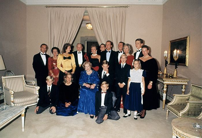 Fernando Gómez-Acebo con su familia cuando era niño