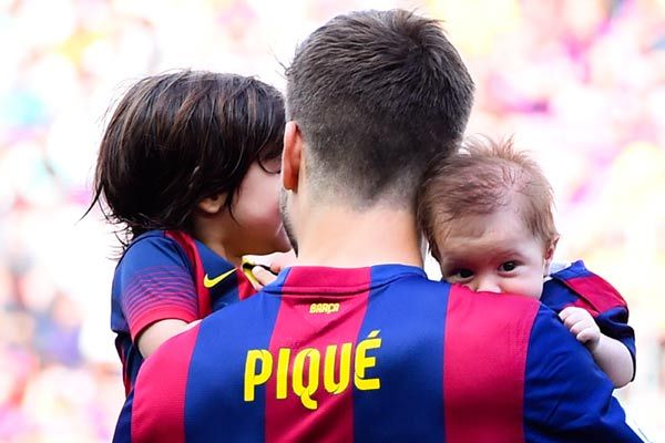 El pequeño Sasha dedicó esta mirada a las cámaras
