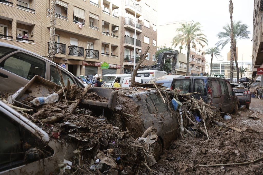 Coches destrozados por la DANA