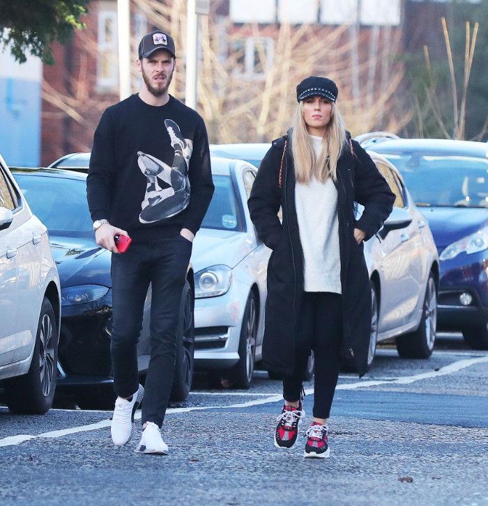 De Gea y Edurne caminando