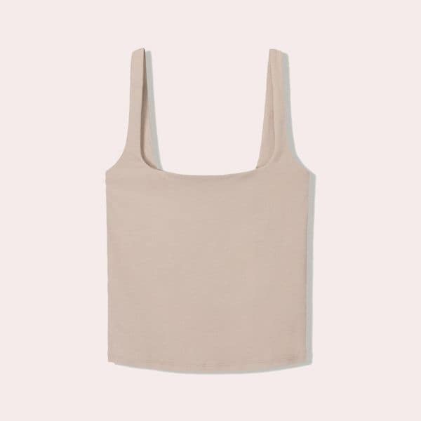 Top de tirantes en color nude de Bershka