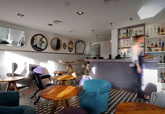 En 'Mezcal Lab' (en la planta superior del restaurante que capitanea Roberto Ruiz) se puede disfrutar de un picoteo más informal sin necesidad de hacer reservas. Foto: www.puntomx.es
