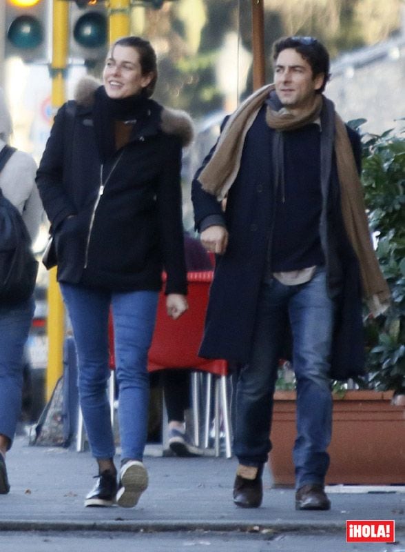 El pasado enero, la pareja se dejó ver por las calles de Roma, ciudad en la que vive el director y aristócrata italiano y a la que se ha mudado Carlota Casiraghi

 © Cordon Press
