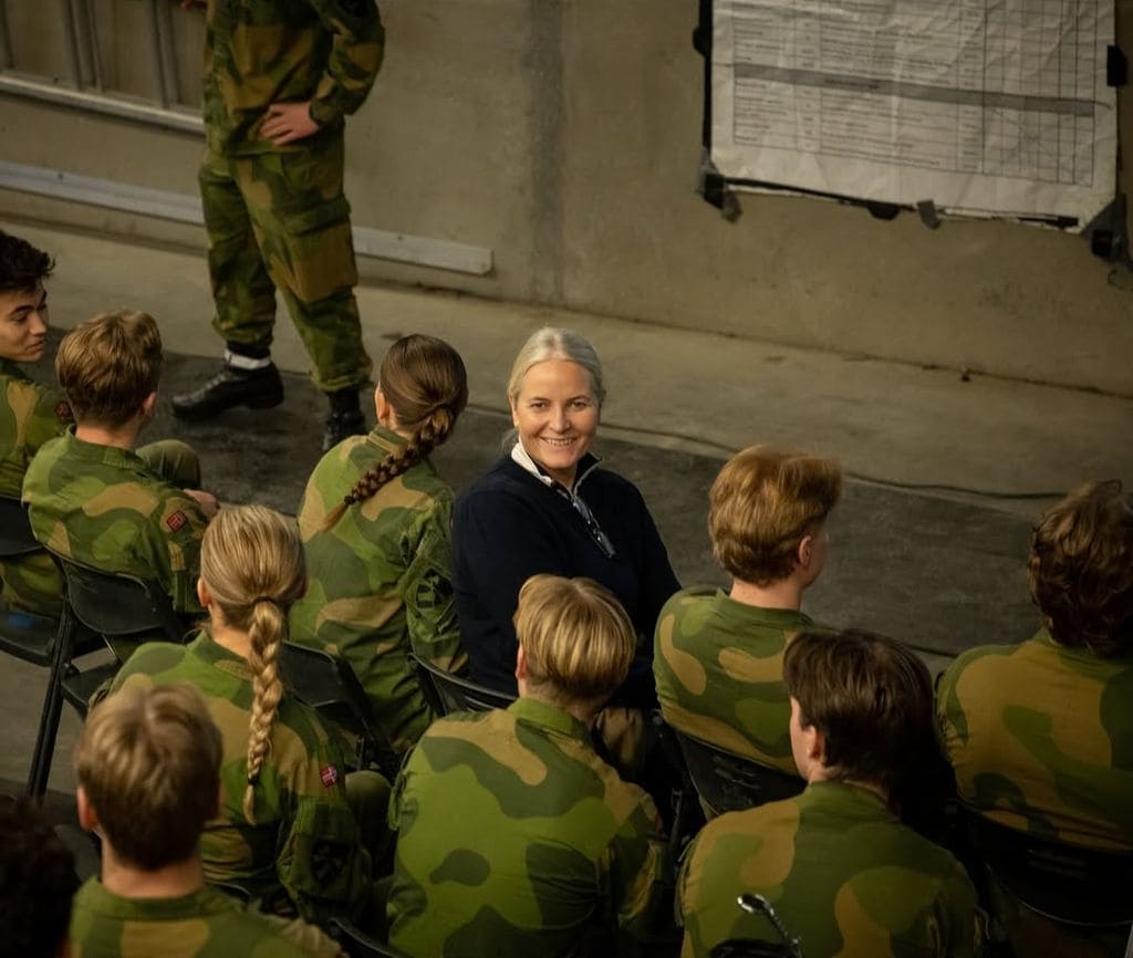 La princesa Ingrid de Noruega con las Fuerzas Armadas