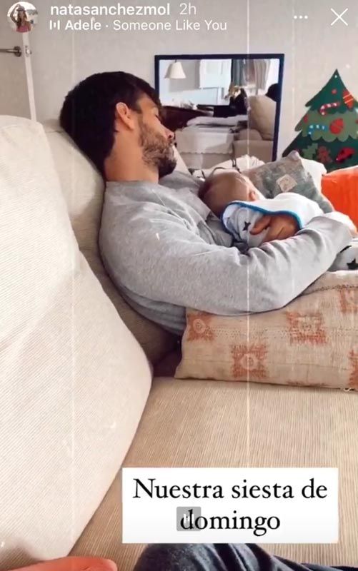 Marc Clotet echándose la siesta con Neo