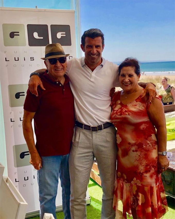 Luis Figo con sus padres