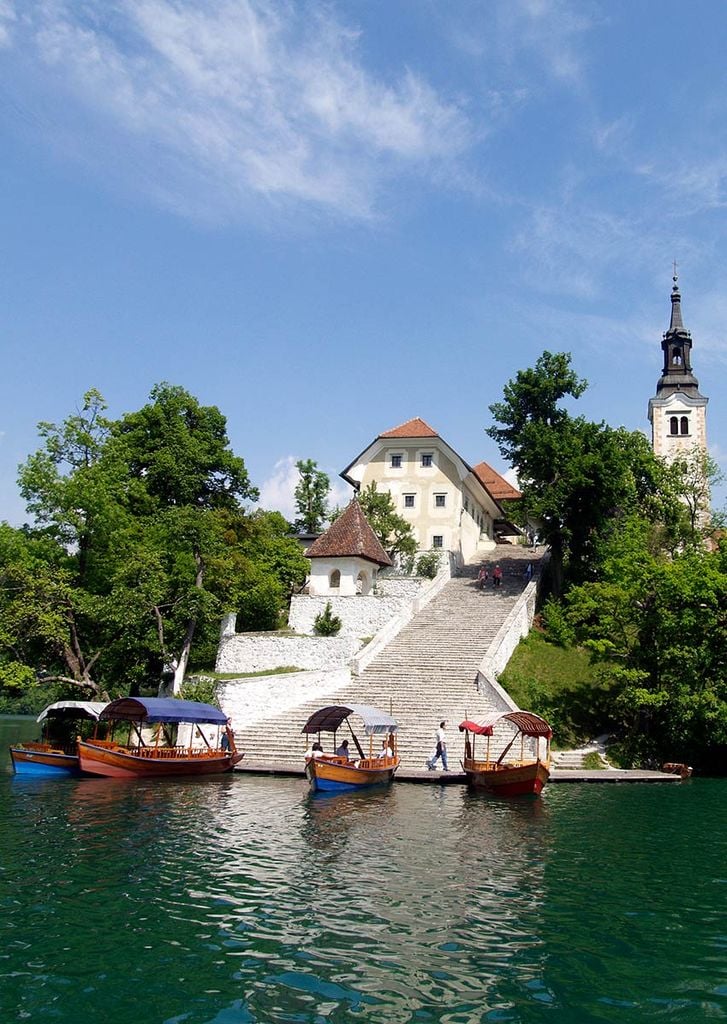 bled-iglesia-escalones