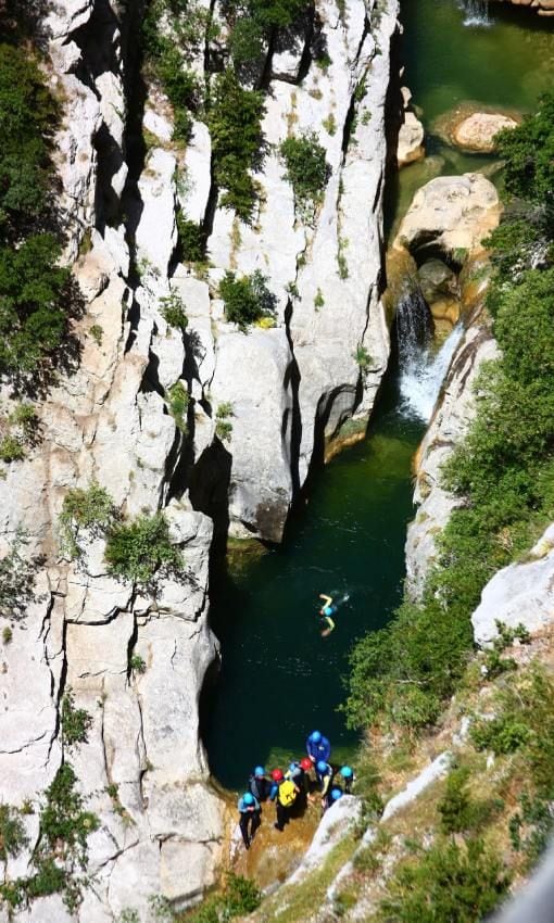 Descenso de cañones en la garganta de Galamus, sur de Francia